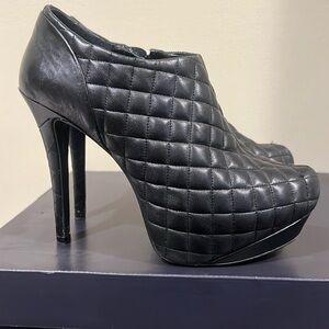 Gianni Bini size 7 Black Ankle boot shoe